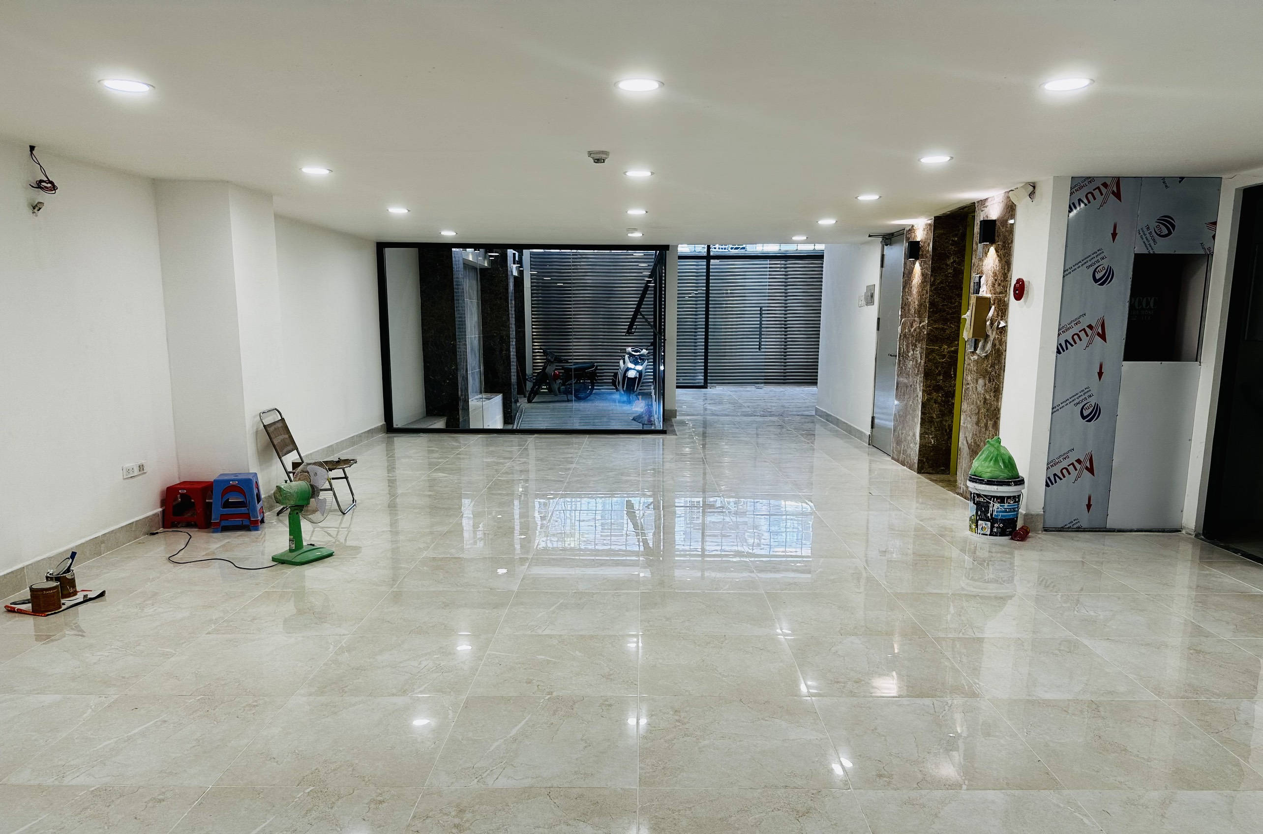 CHO THUÊ Mặt bằng Mặt tiền đường TRẦN KHẮC CHÂN P.TÂN ĐỊNH Q1